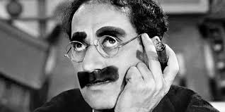 Groucho Marx, las farolas de la calle Galiano y la plaza de Armas.