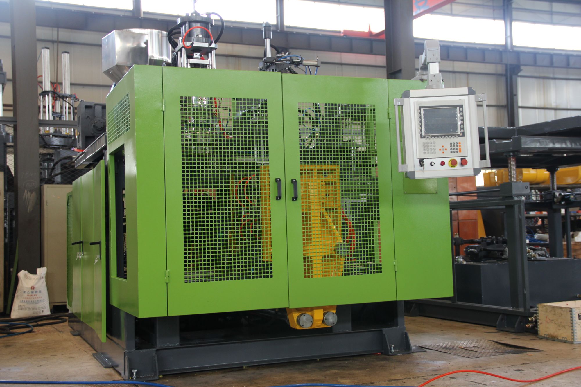 Five details about China extrusion blow molding machine