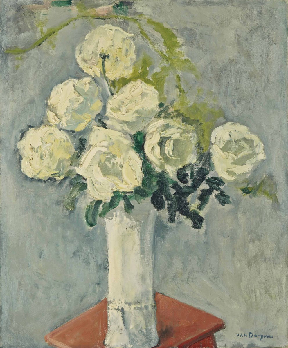 Sept roses blanches