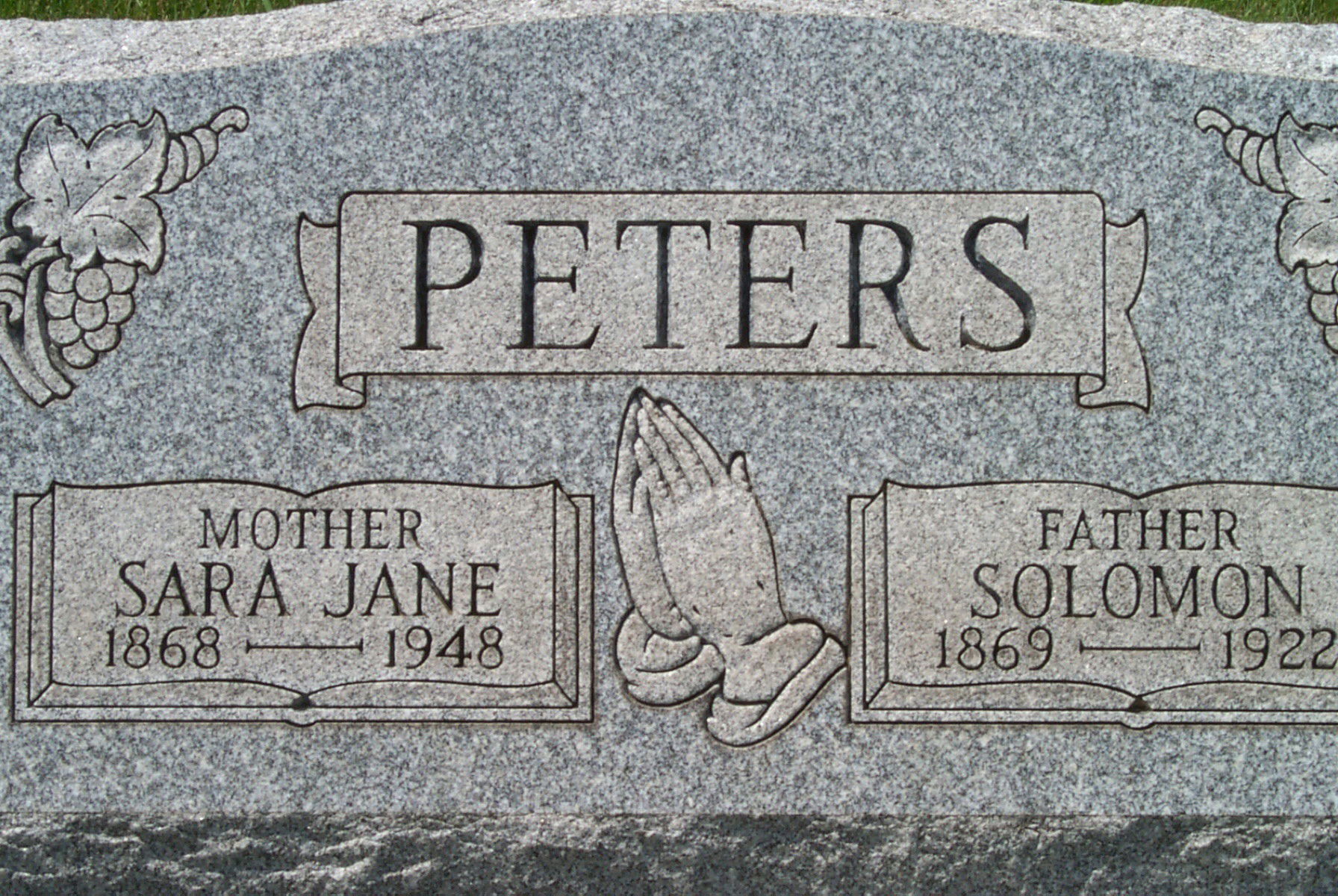 Tombstone of Solomon and Sarah Peters