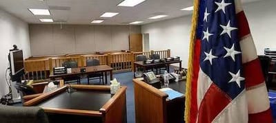 為何美國移民法庭拒絕率高