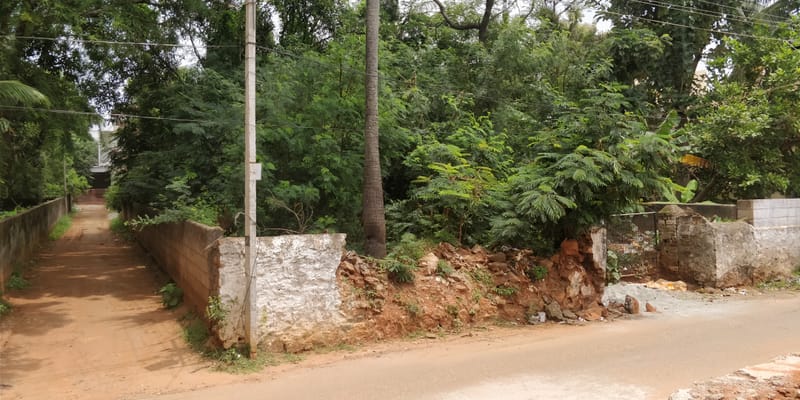 Plot sale near karavillai main road