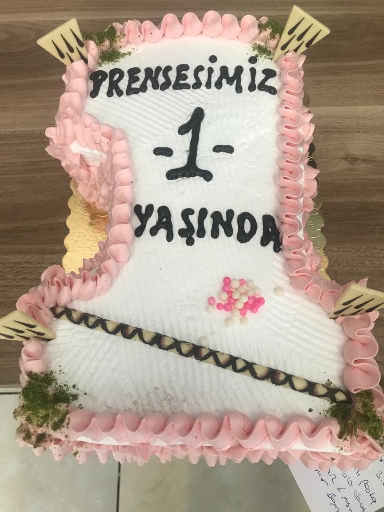 1 Rakamı Şeklinde Yaş Pasta