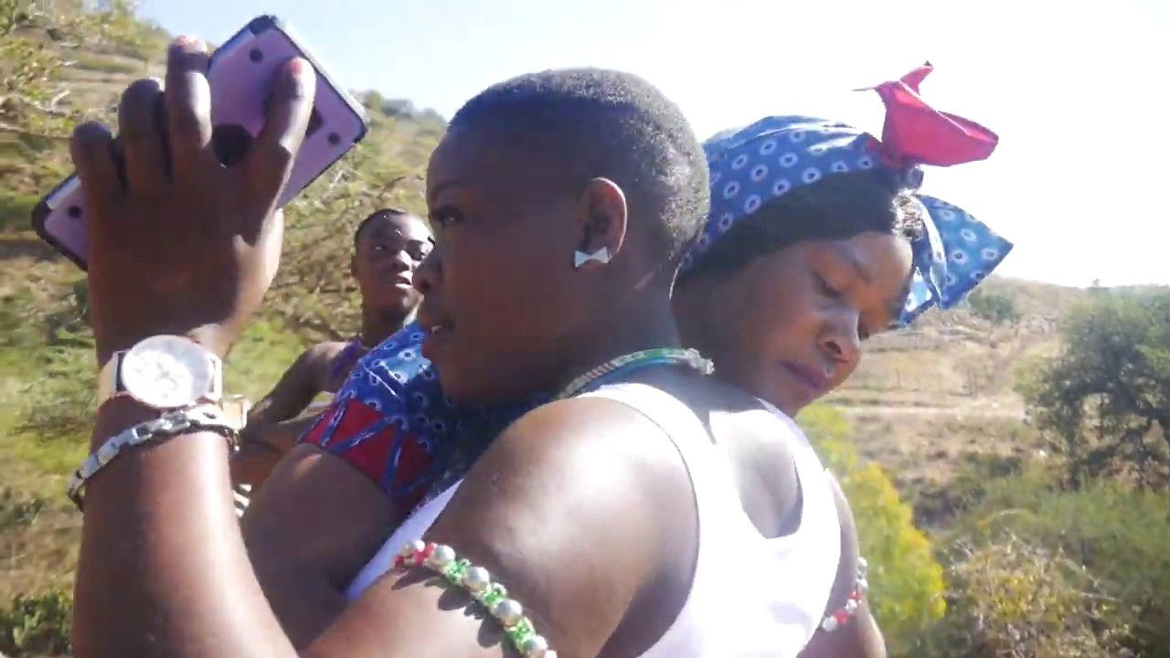 "Ubokhula tshitshi lami, othi uma usukhulile uqome ngakithi..." Kucula uMfaz'omnyama - Umuntu wesifazane ukhuliswa ngokwemuliswa eMsinga - what  is known in the townships as a 21st Birthday celebration