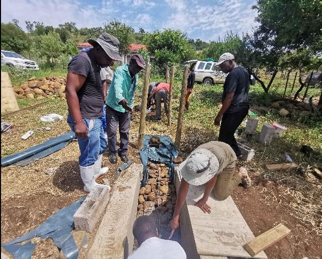 Kwakhiwa idiphu lezimbuzi eMsinga - Machunwini