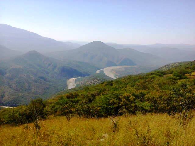 ENgubevu: La umfula uMzinyathi uhlangana khona noThukela (Buffalo River meets Tugela River at Ngubevu)
