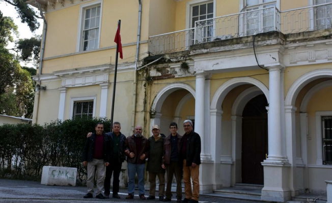 Buca Lisesi mezunları Baltazzi Köşkü için imza topladı