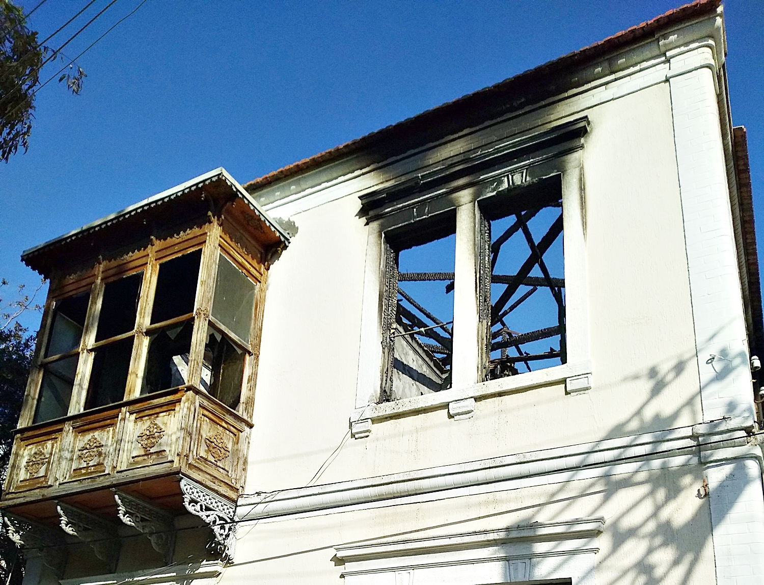 Orta Doğu'da sıradan bir gün: Tarihi Buca evi kundaklandı