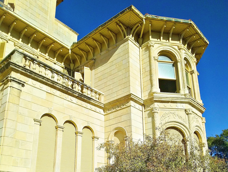 YAĞMALANAN FORBES KÖŞKÜ BÜYÜK TEHLİKE ALTINDA!