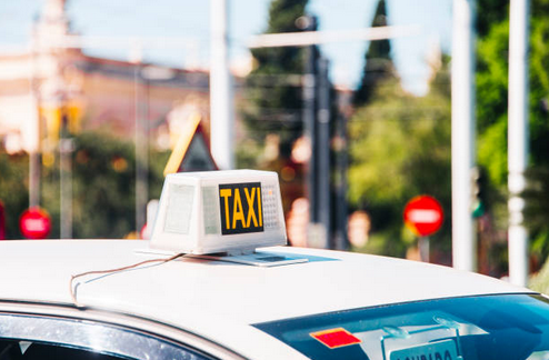 The Advantages of Using Professional Taxi Services