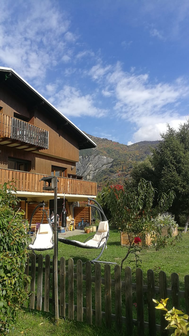 LOUNGE CHAIR...   Act III