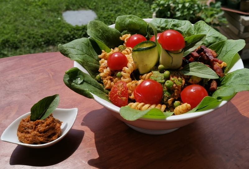 Pasta Pesto Rosso Salat