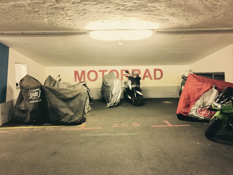 Motorradgarage