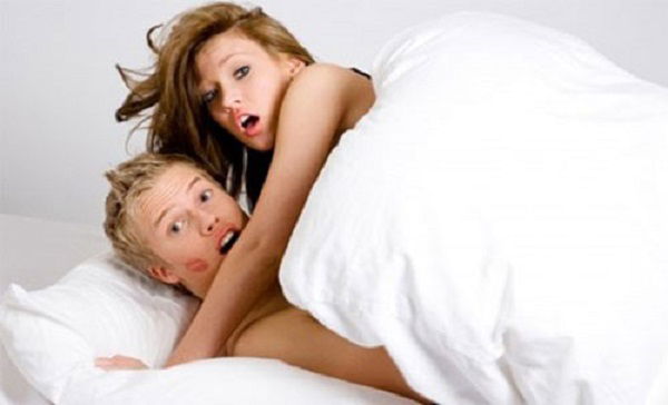 Xuất tinh lên bụng có hại không thưa bác sĩ?