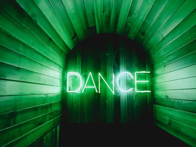 SHUFFLE DANCE