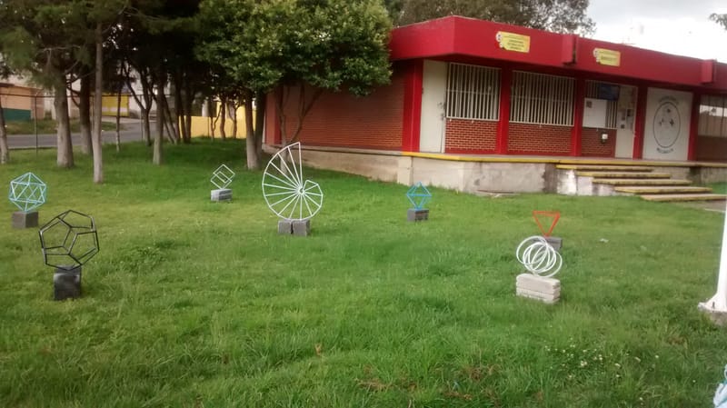 COLOCACIÓN DE NUESTRO JARDÍN DE POLIEDROS