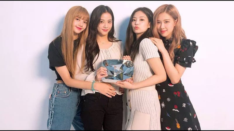 Actualizare:Blackpink le multumesc fanilor pentru Diamond Creator Award la celebrarea lor de 10 milioane de abonați pe YouTube.