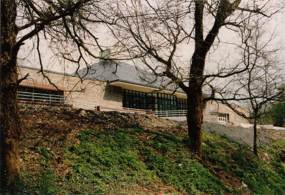 Souterroscope de Caumont L'éventé - Le restaurant surplombant le vallon et les mines d'ardoises