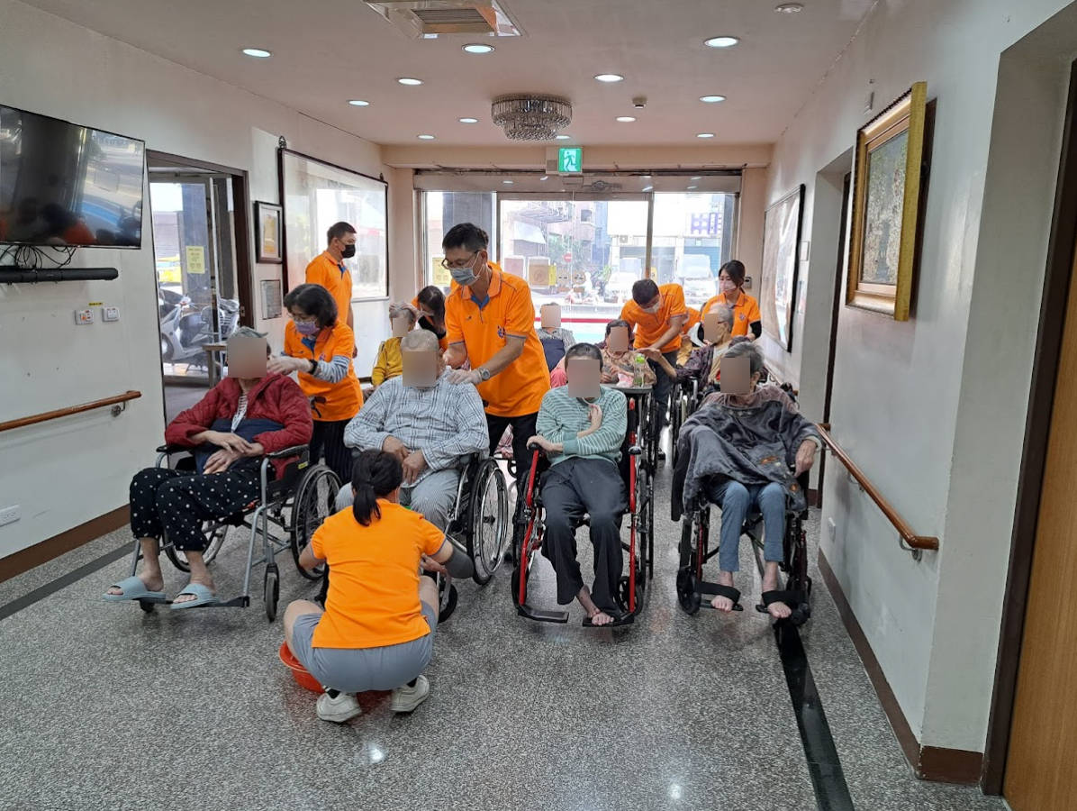 腳ㄚ家族泡腳關懷活動