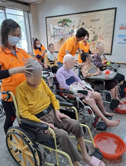 腳ㄚ家族泡腳關懷活動