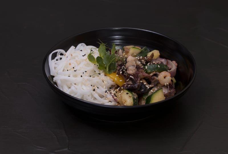 Wok "L" ar jūras veltem