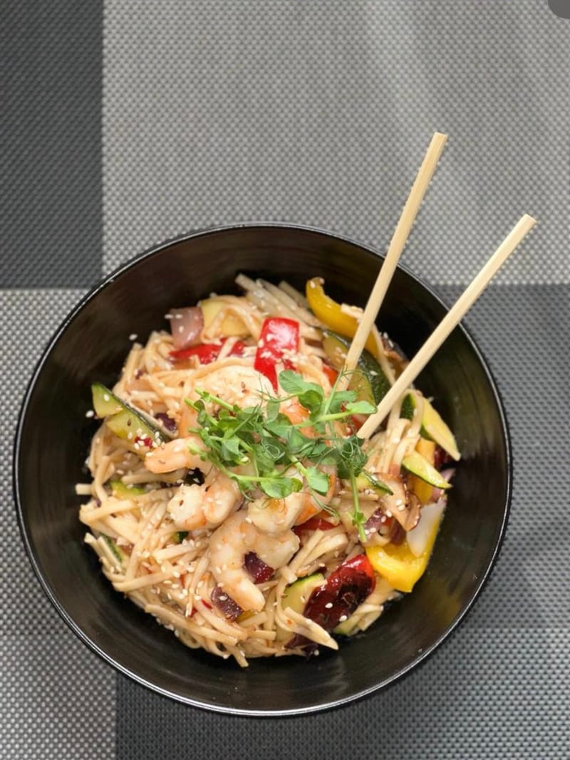WOK "M" ar garnelēm.