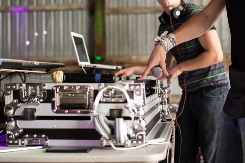 Live Music & DJ