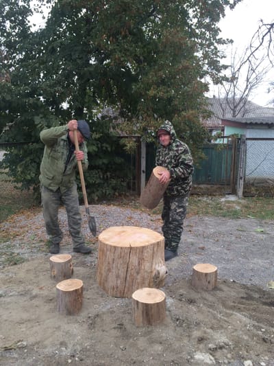 Нові споруди на дитячому майданчику біля школи