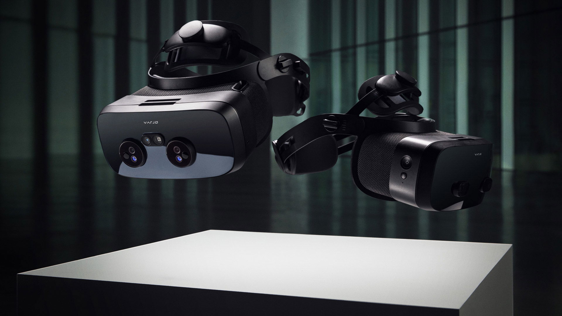 Worldwide shipments of the XR-3 and VR-3 have begun.