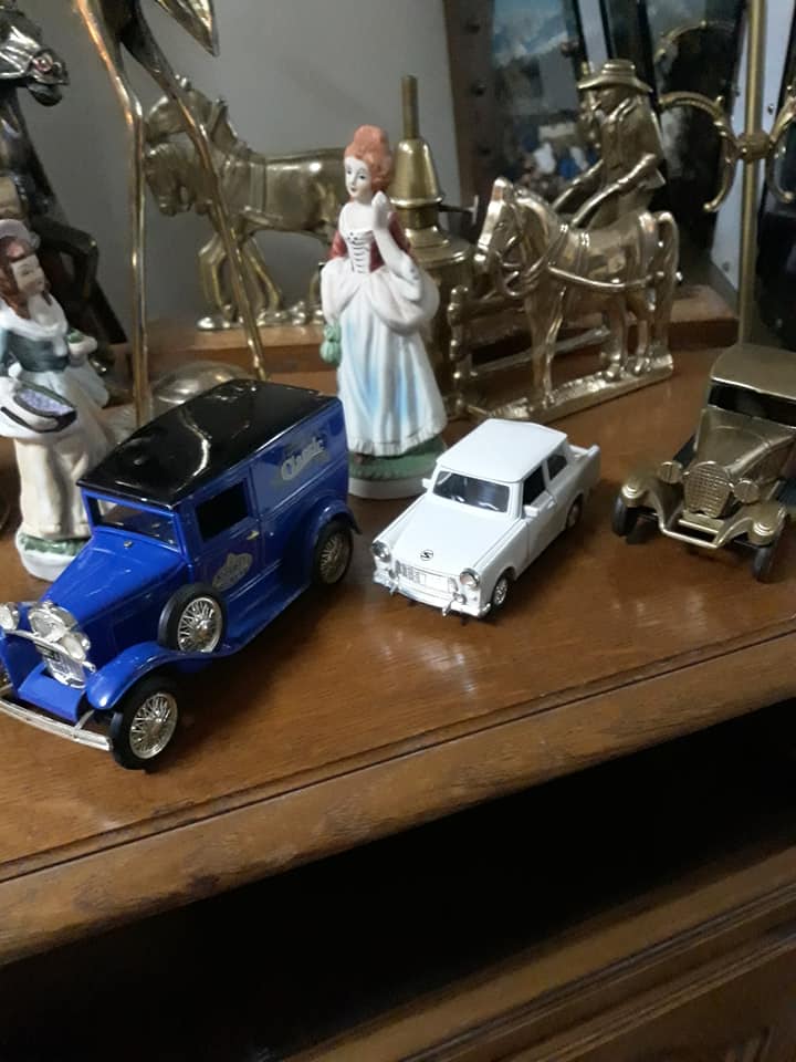 Voiture miniature ancienne et voiture de collection...