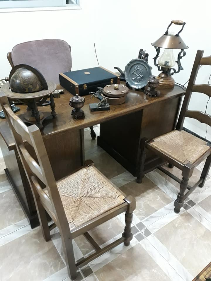 Bureau avec structure en chêne massif finition antique......