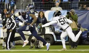 Henry ties longest rushing touchdown in NFL history as Titans rout Jaguars