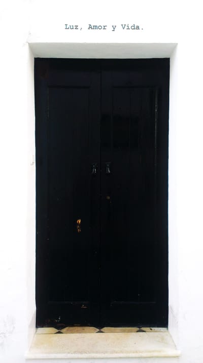 El arte de celebrar las historias rotas