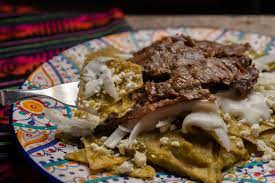 CHILAQUILES CON CARNE