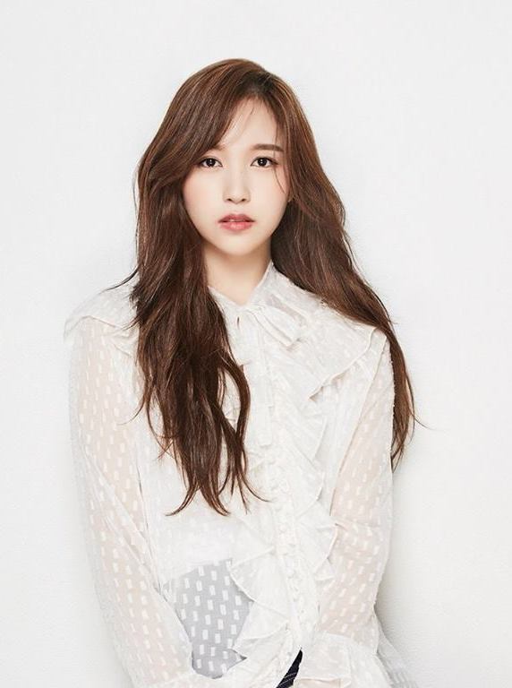 Myoui Mina (名井 南)