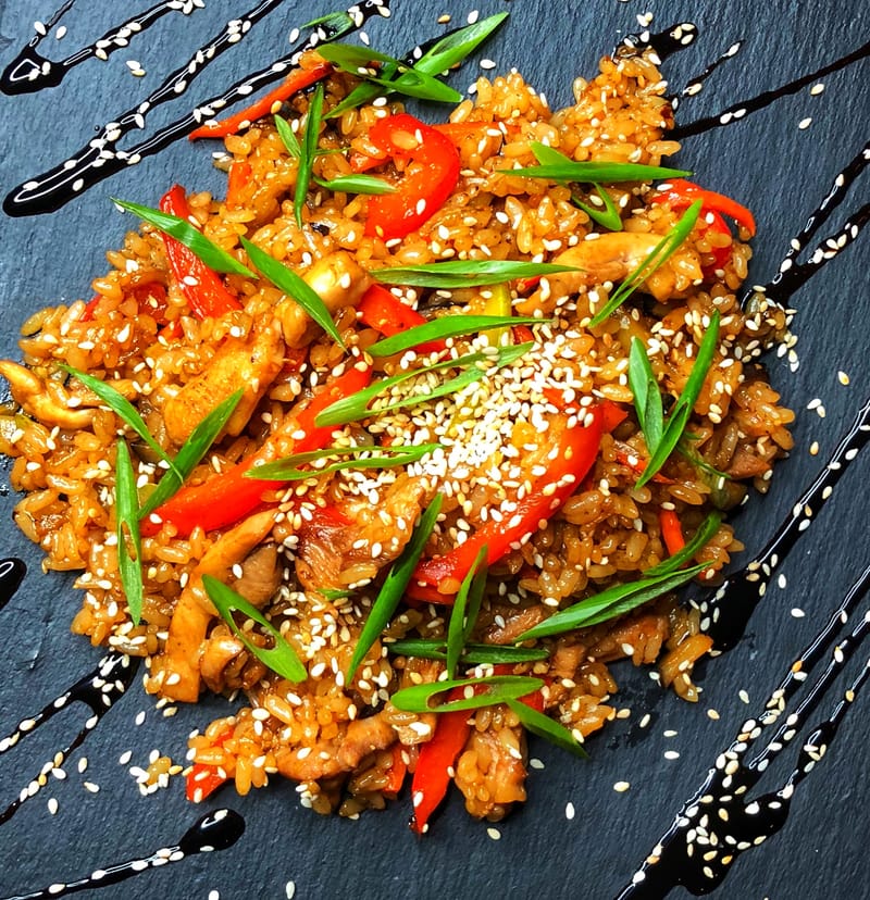 ЖАРЕНЫЙ РИС С КУРИЦЕЙ И ОВОЩАМИ