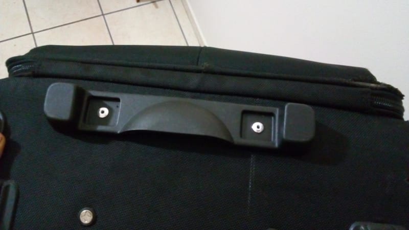 Pés de apoio. Malas e mochilas.