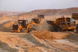 اعمال حفر وترحيل وردم لمشروع شركة ازميل بالاحساء