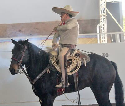 JUVENTINO PARRA, TRICAMPEÓN NACIONAL DE CHARRO MAYOR EN CINCO FAENAS