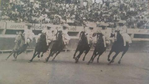 HISTORIA DE LA ESCARAMUZA CHARRA