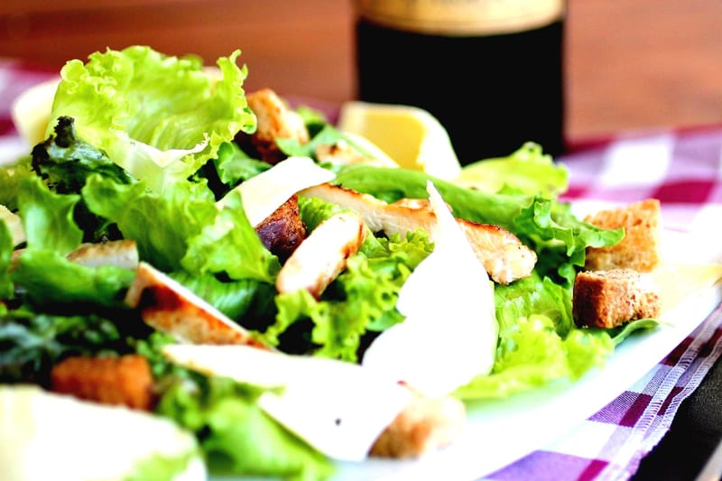 Salade de chèvre chaud