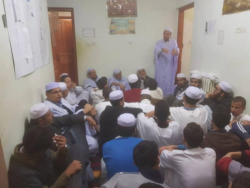 نظمت إدارة معهد الحياة لقاء وديا مع طلبتها الأعزّاء بالإقامة الجامعية لجامعة غرداية