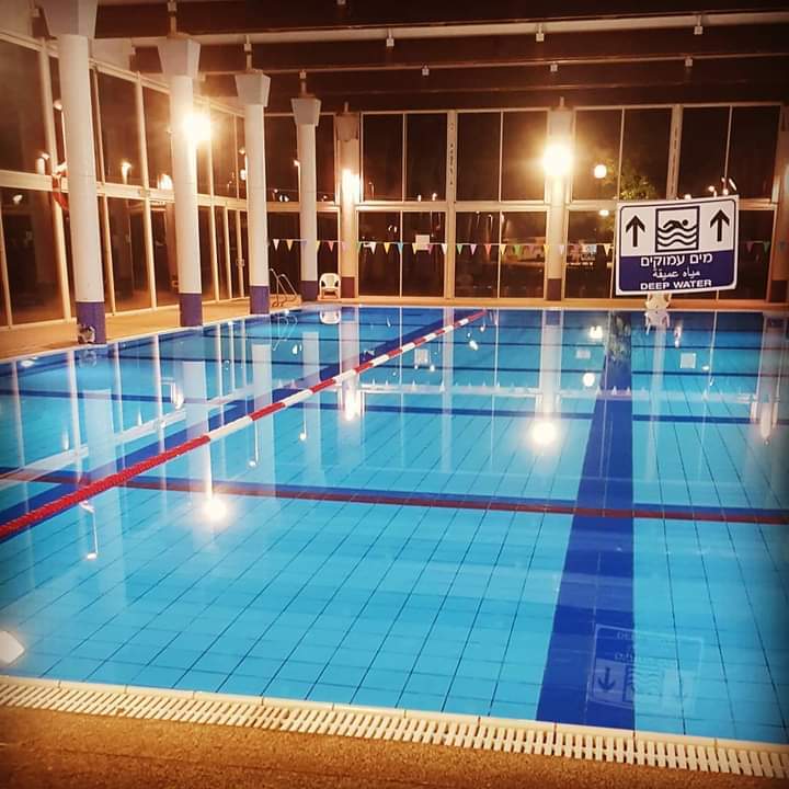 בריכת שחייה