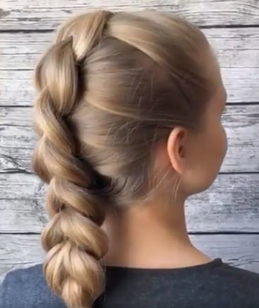 צמה אסופה לאחור