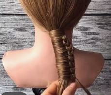 צמה משולבת בקוקו