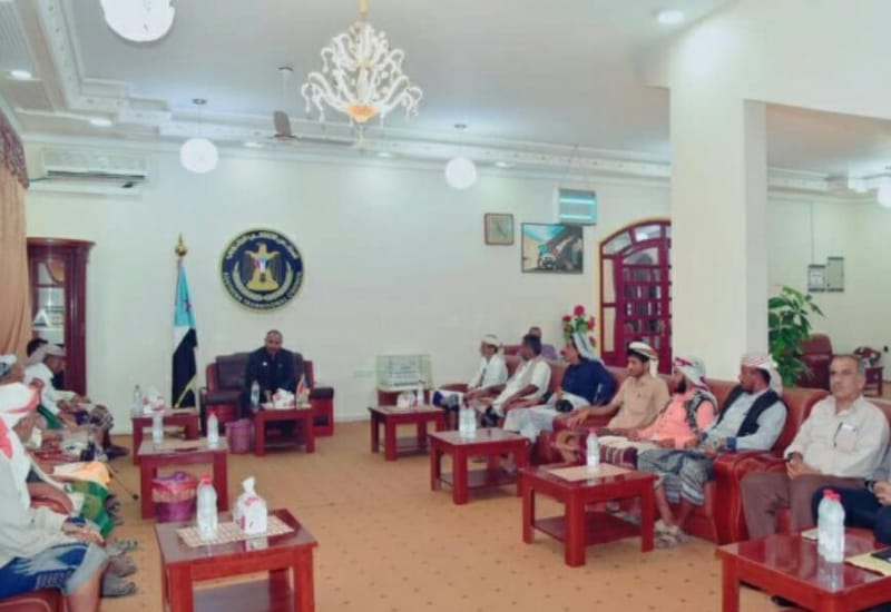 الرئيس القائد عيدروس الزُبيدي يلتقي بعدد من الوجهاء والمشائخ من محافظة أبين