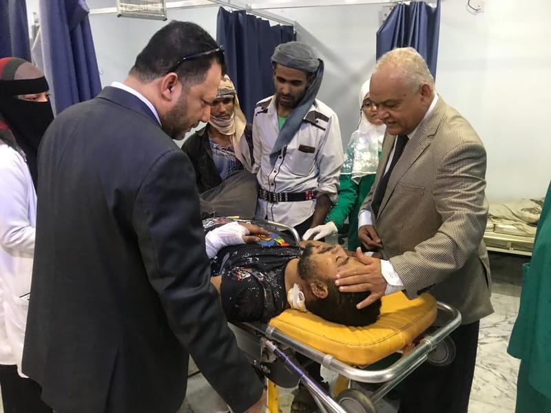 الكاف والوالي يزوران مركز الغسيل الكلوي بمستشفى الجمهورية التعليمي و جرحى جبهة الضالع في عدد من مستشفيات العاصمة عدن.
