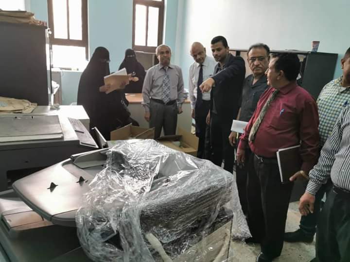 المجلس الانتقالي الجنوبي يدعم كلية الأقتصاد والعلوم السياسية باجهزة كمبيوتر وطابعات