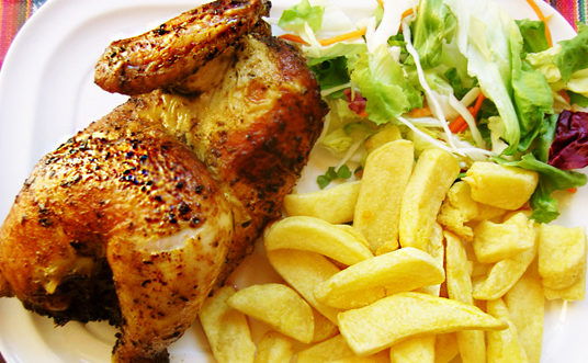 1/2 Pollo + Papas + Ensalada