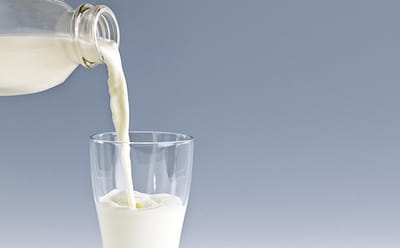 Bị thoát vị đĩa đệm nên uống sữa gì phù hợp nhất?